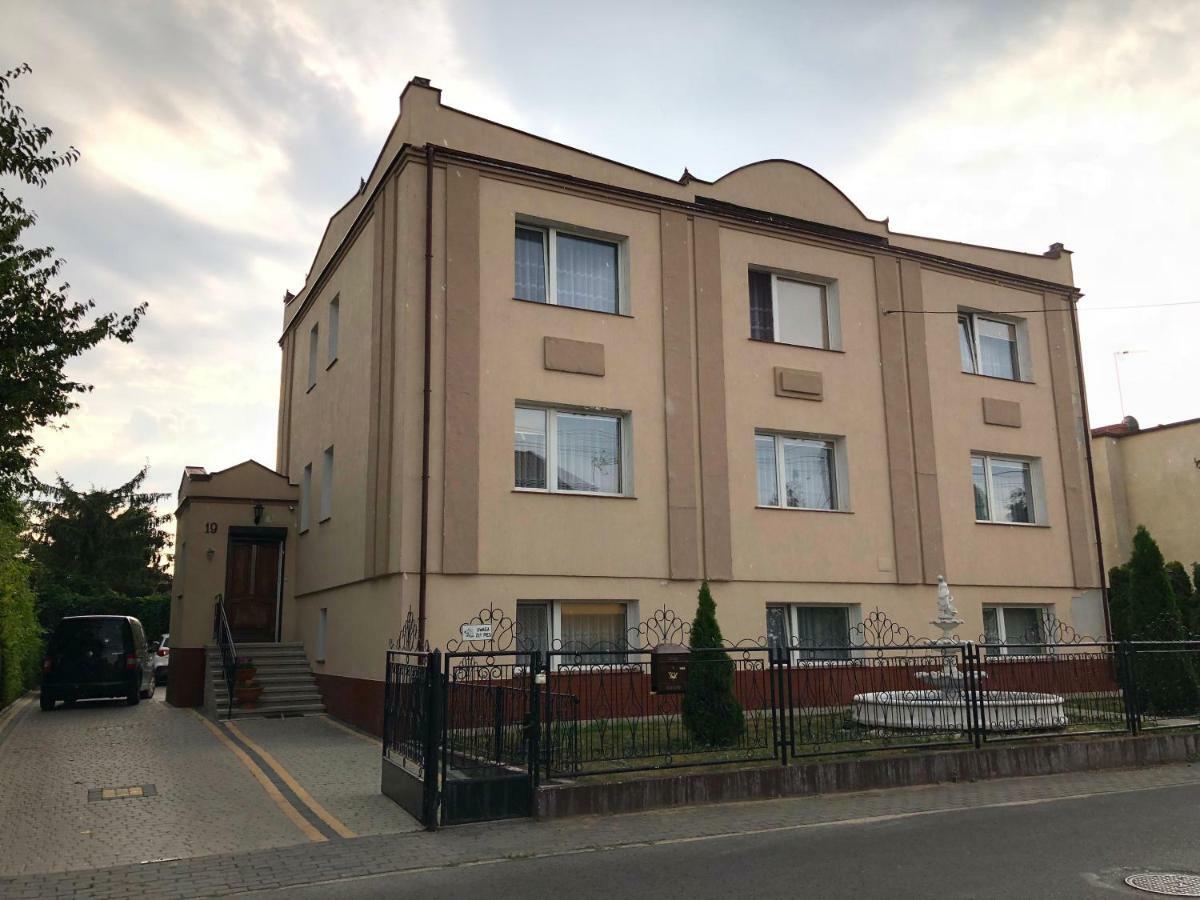 Kwatery Prywatne Jasmin Gniezno Exterior photo